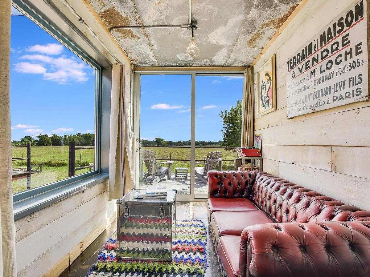 Flophouze Shipping Container Hotel Round Top Dış mekan fotoğraf