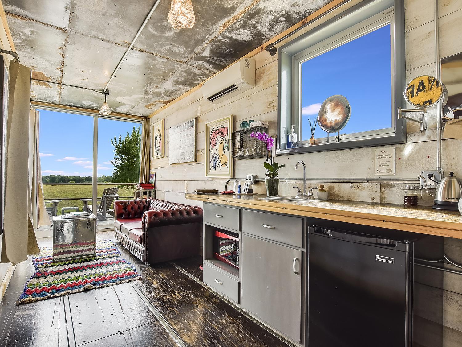 Flophouze Shipping Container Hotel Round Top Dış mekan fotoğraf